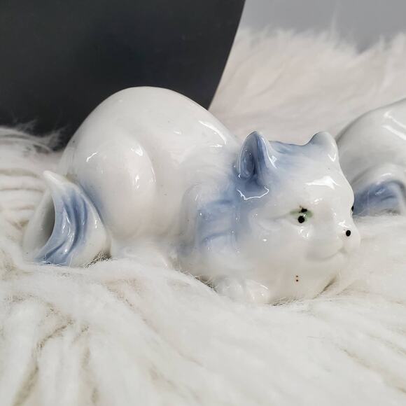 Vintage Ceramic Cat Figurines Blue White Set of 2 - Picture 7 of 9